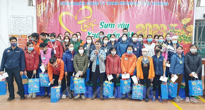 Chí Linh tặng 286 suất quà Tết cho người lao động khó khăn